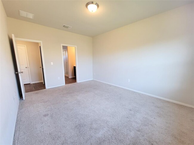 Building Photo - 13925 Heywood Dr