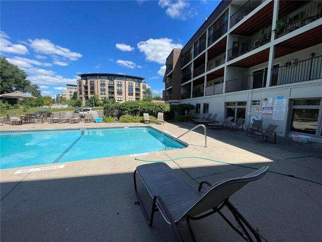 Building Photo - 4860 Park Commons Dr