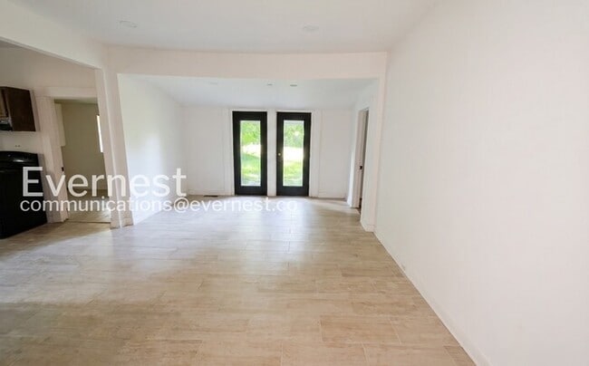 Building Photo - 3-Bed/2-Bath/Pet Friendly/Available Now!