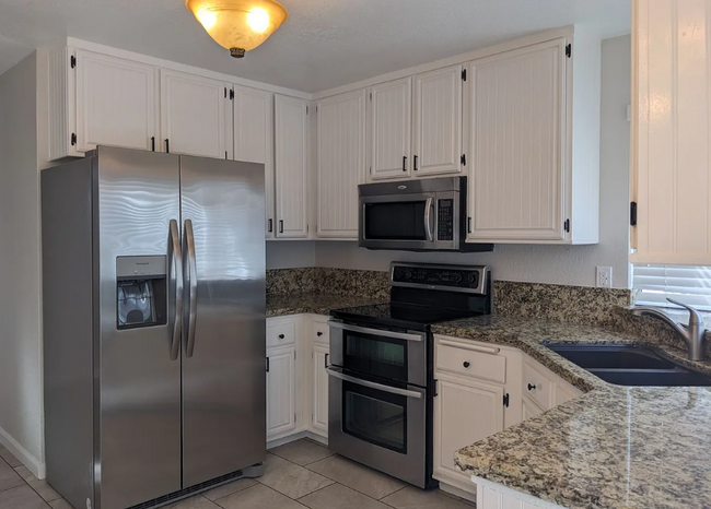 Building Photo - 941 Beechwood Cir