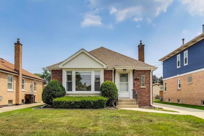 Primary Photo - 7241 N Overhill Ave