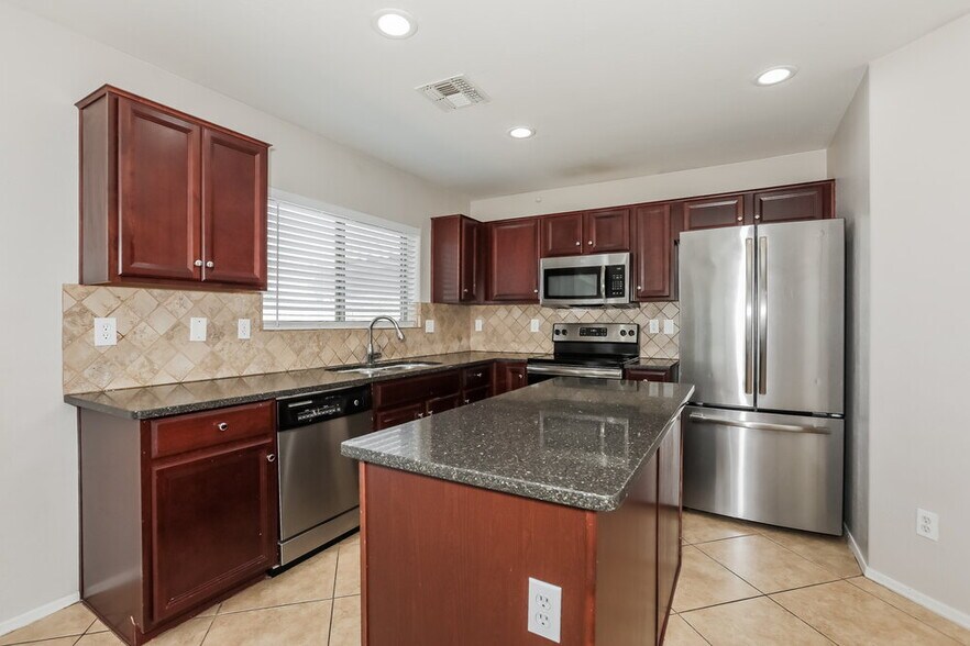 Building Photo - 30846 N Bramwell Ave