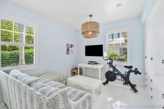 Building Photo - 106 Beachway Dr