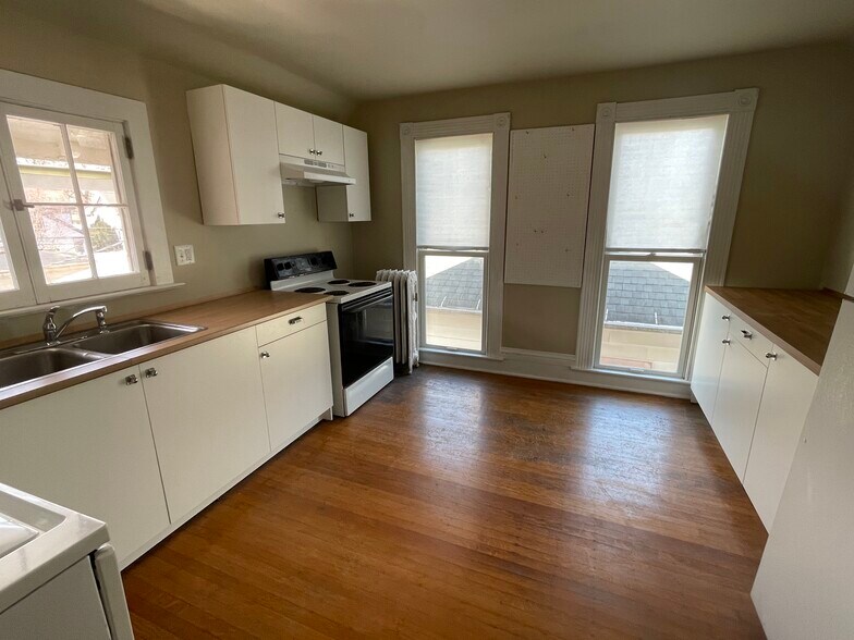 Building Photo - 2424 S Harrison St