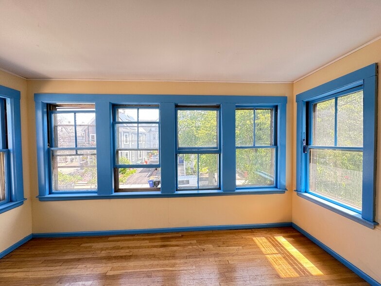 Enclosed Porch Room - 104 Hancock St