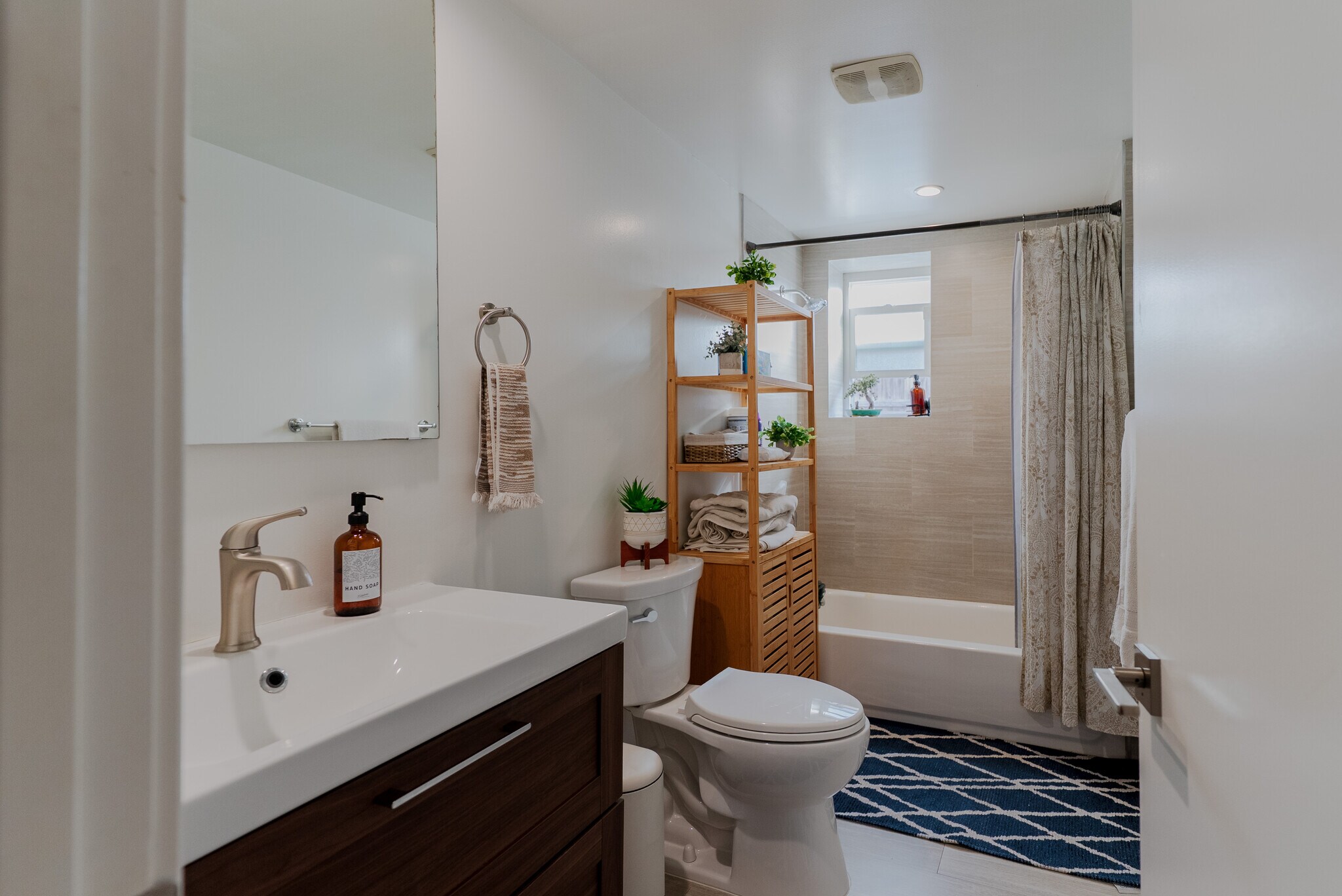 Building Photo - 446 N Commonwealth Ave