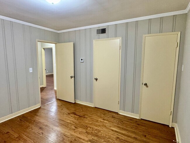 Building Photo - Beyond Perfect 3 bedroom 1 bath !!!!