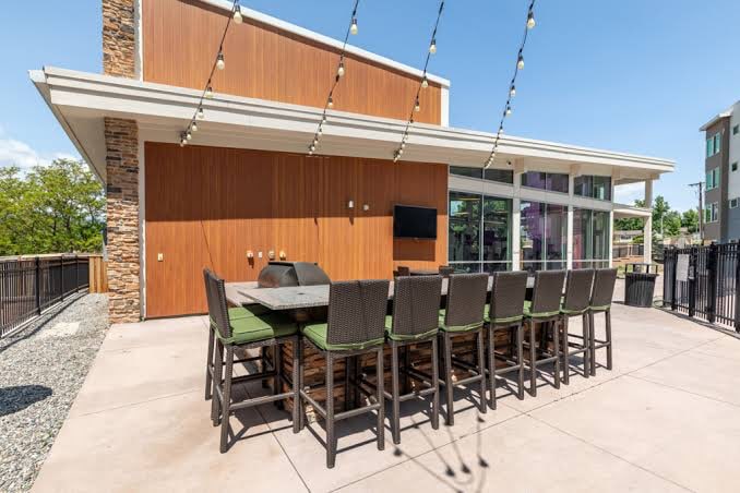 Building Photo - 1121 Austin Bluffs Pkwy