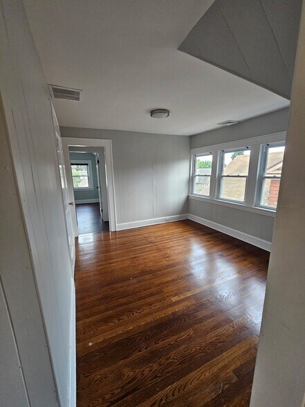 Living Room - 675 Courtland Ave