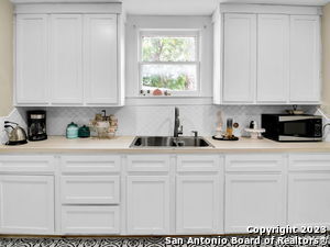 Building Photo - 713 Aransas Ave