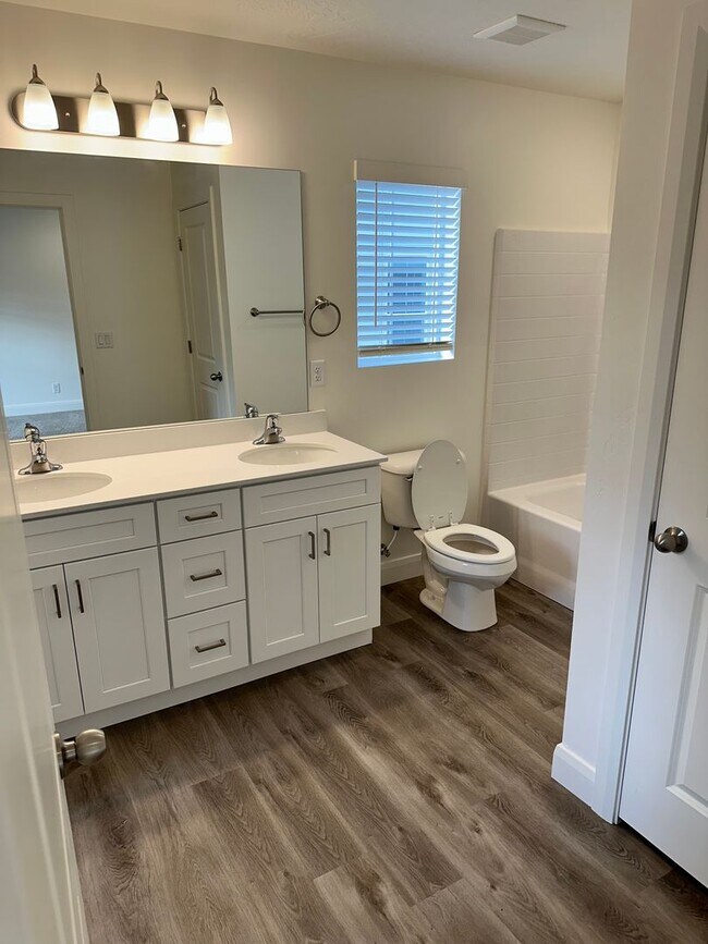 Building Photo - 3 Bedroom Home in Desert Color with Lagoon Access! End Unit!