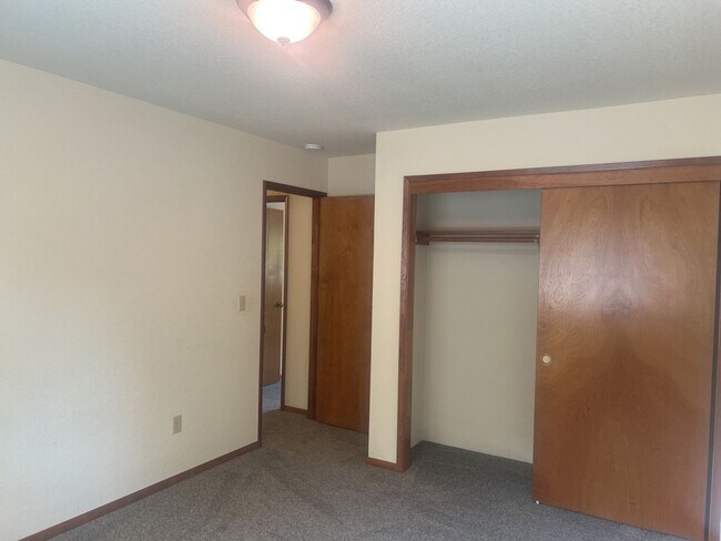 Building Photo - 2149 Woodcrest Ct
