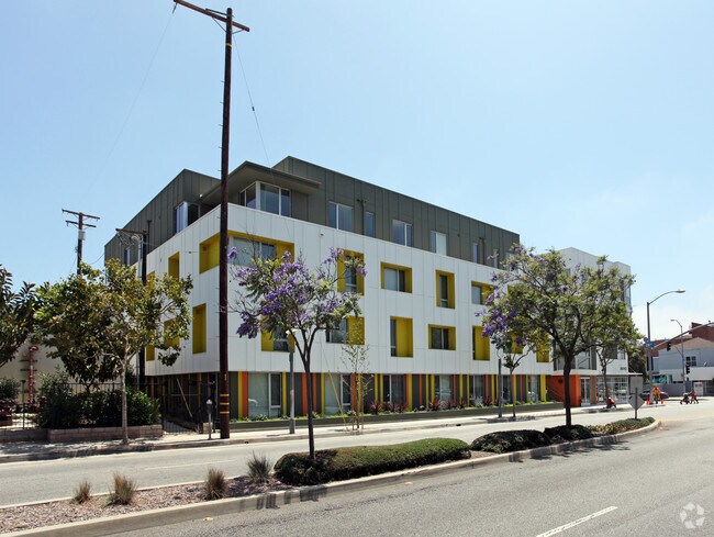 Building Photo - 2802 Pico Blvd