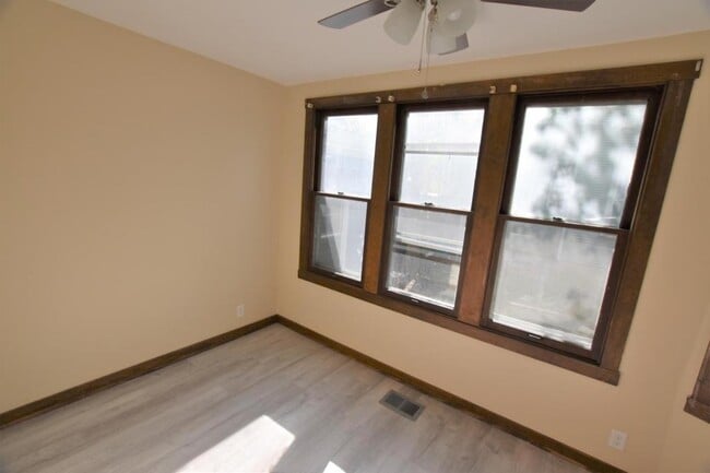Building Photo - 451 Marion Ave