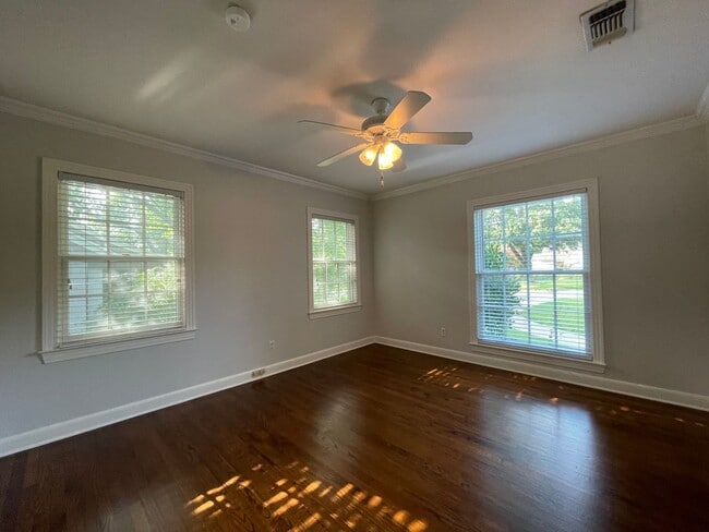 Building Photo - COMING SOON --3 BEDROOM 2 BATH HOME IN TCU AREA