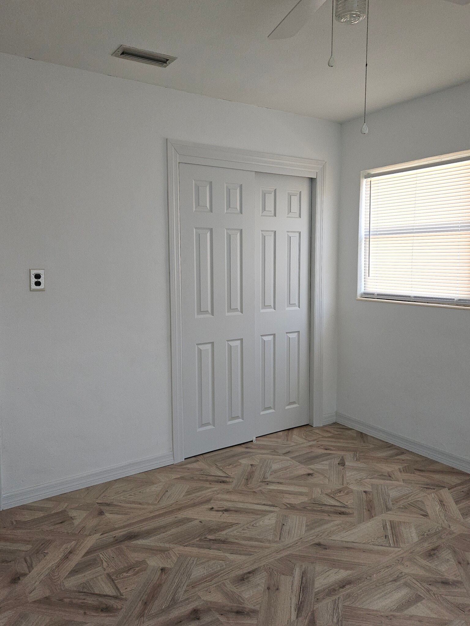Building Photo - 733 E Minneola Ave