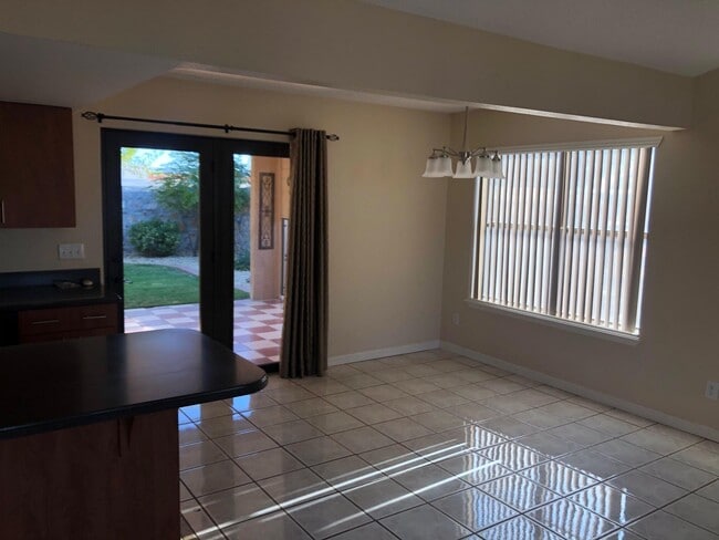 Building Photo - 230 Stern Dr