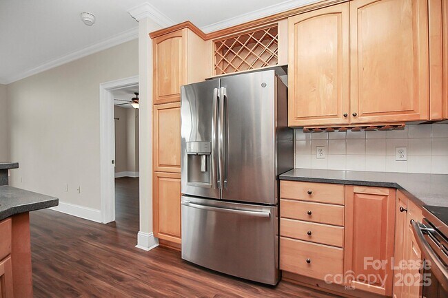 Building Photo - 400 N Church St