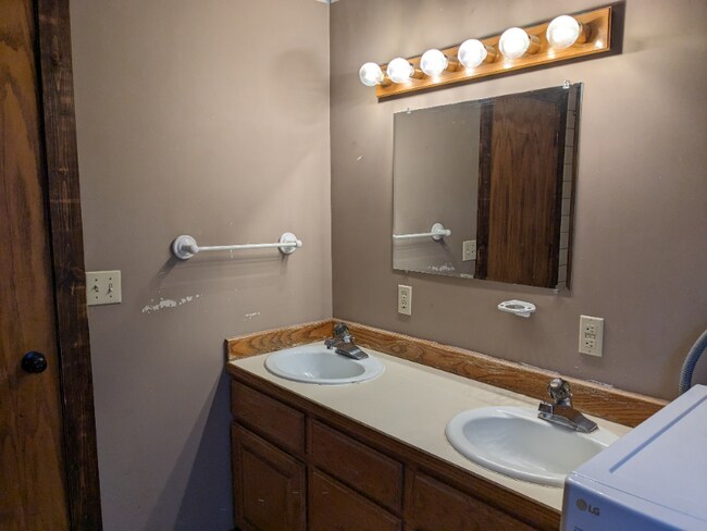 Building Photo - 5028 Eastside Hwy