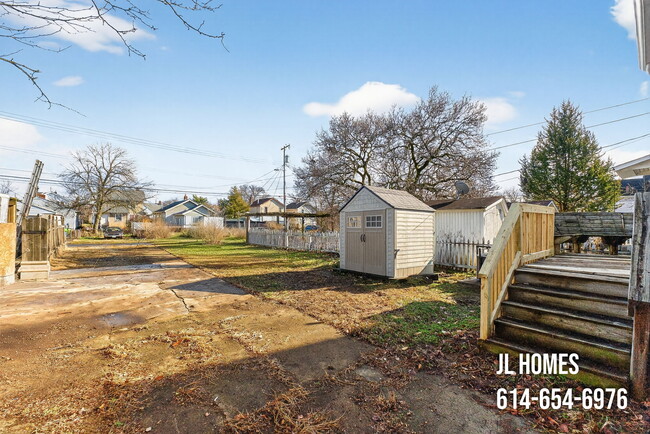 Building Photo - 512 Larcomb Ave