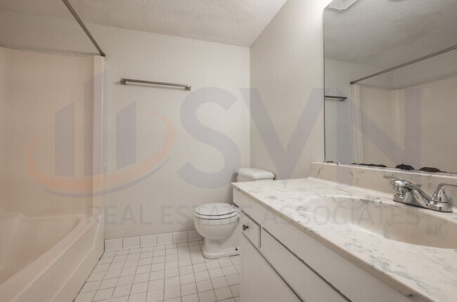 Building Photo - Chapel Hill 2-Bedroom Condo for Rent | 104-F Bolinwood Condominiums