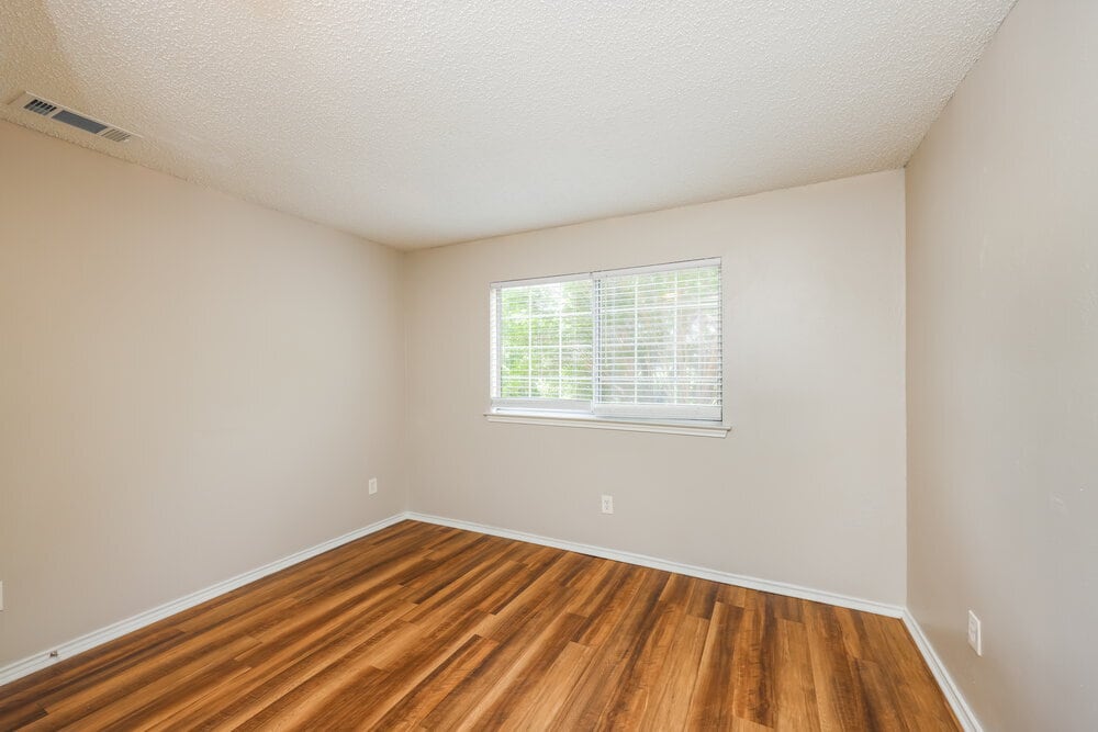 Building Photo - 928 Eagle Dr