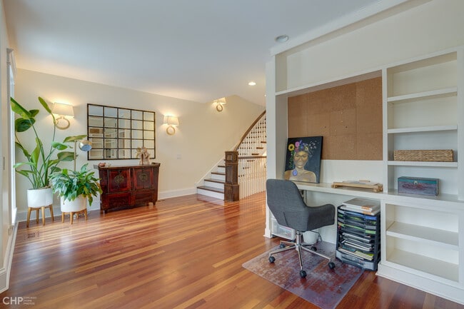 Building Photo - 2663 N Marshfield Ave