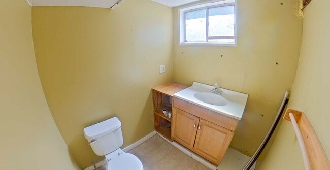 Building Photo - Hardwood Floors + Pet Friendly + Off-Stree...