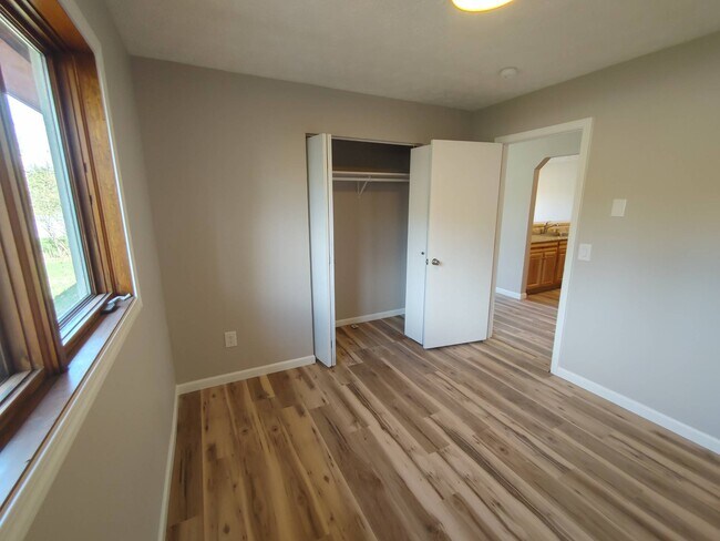 Building Photo - 566 N Bailey St