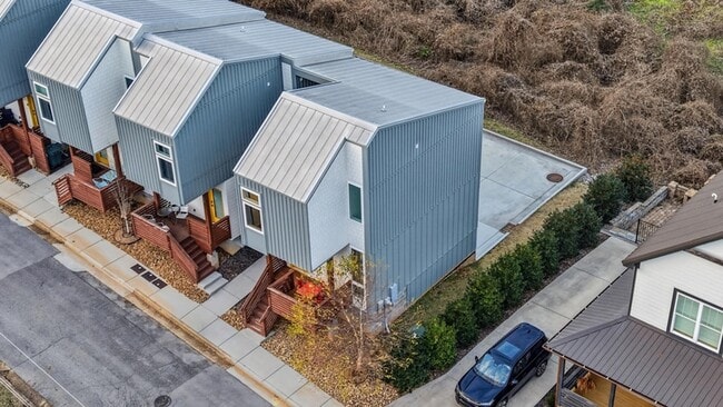 Building Photo - 207 Old Mountain Rd