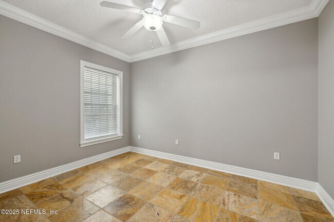 Building Photo - 137 3rd St S