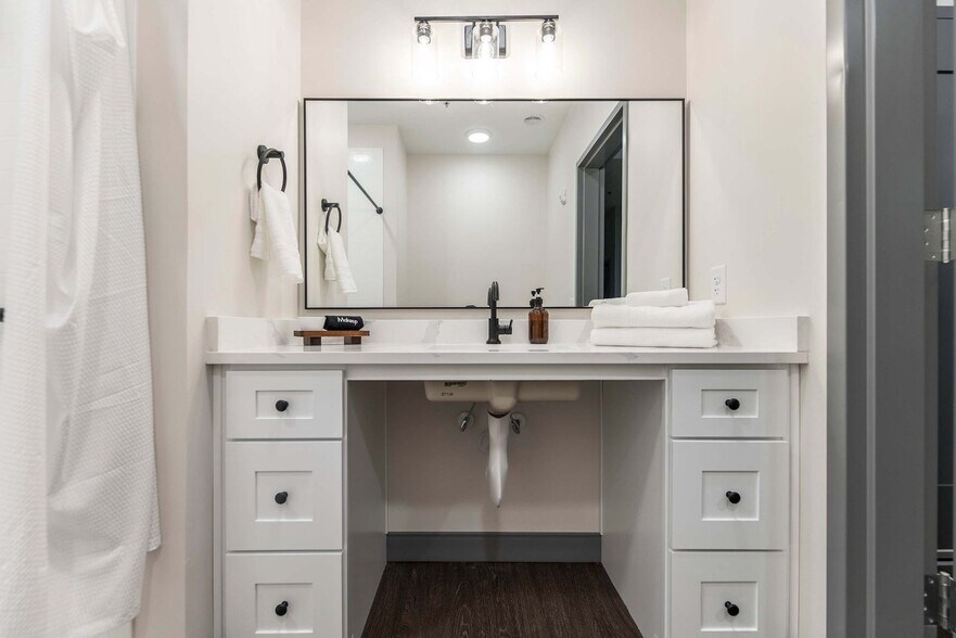 Building Photo - 781 Spring St