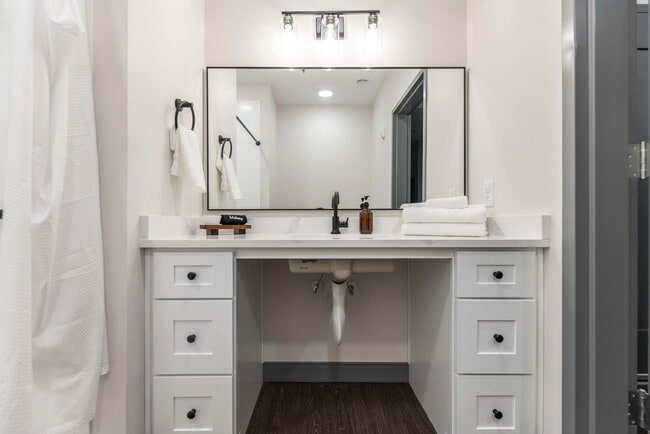 Building Photo - 781 Spring St