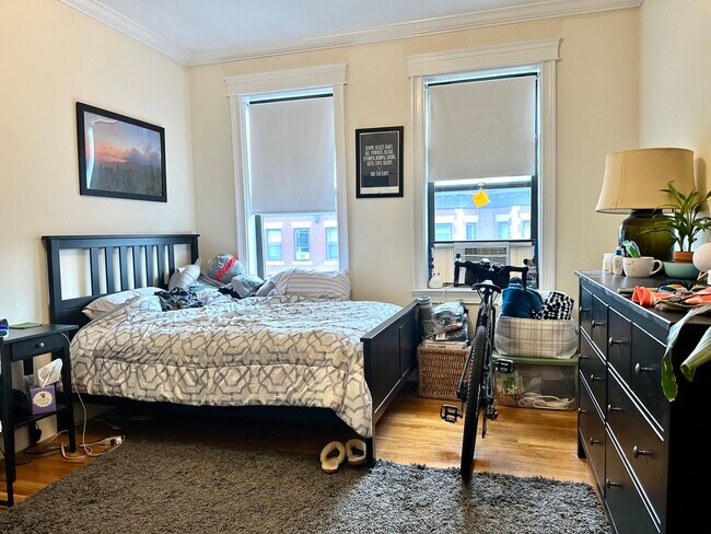 Building Photo - 27 Glenville Ave