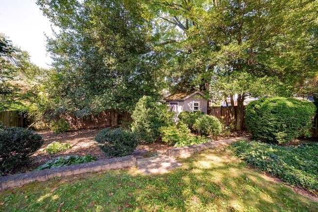 Building Photo - Charming 1930s Stone & Brick Cottage Near ...