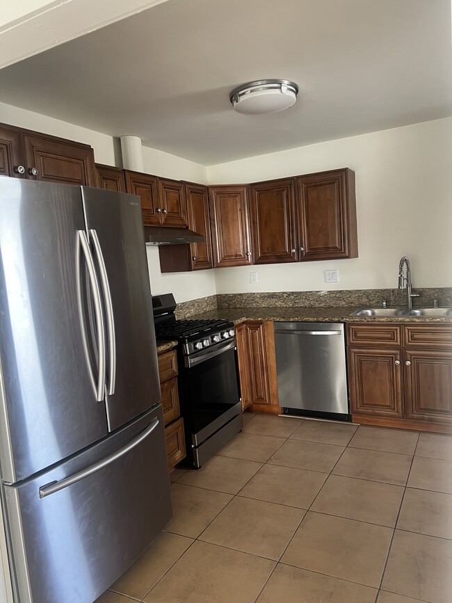 Building Photo - 517 N Holmes Ave