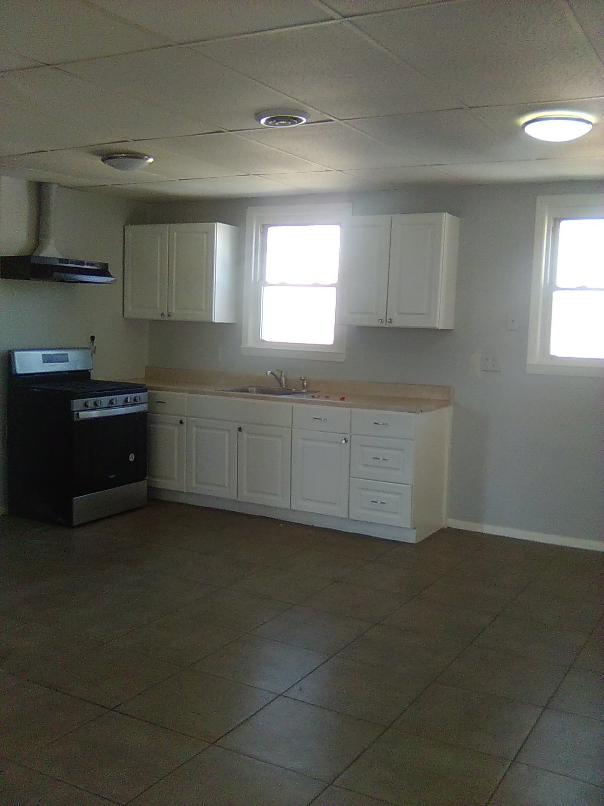 Building Photo - 594 Roosevelt Ave