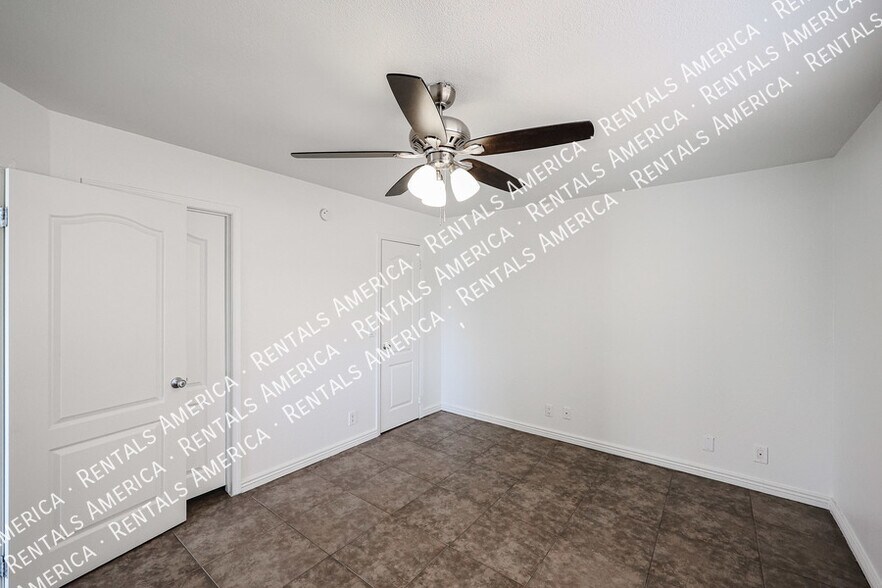 Building Photo - 7219 S 14th Pl