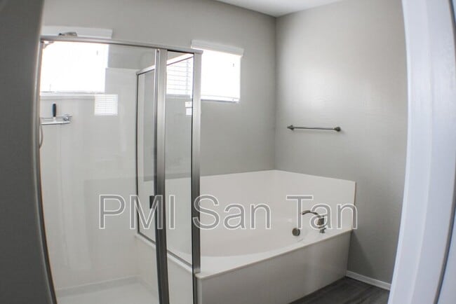 Building Photo - 4754 E Olive Ave