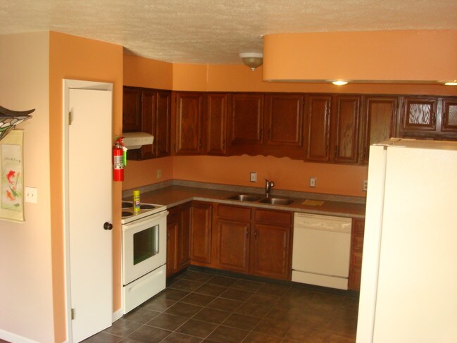 Building Photo - 1528 Blue Course Dr