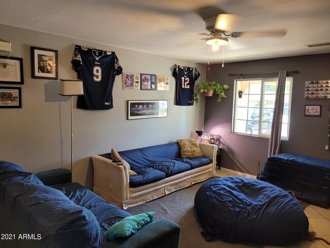 Building Photo - 2702 E Juniper Ave