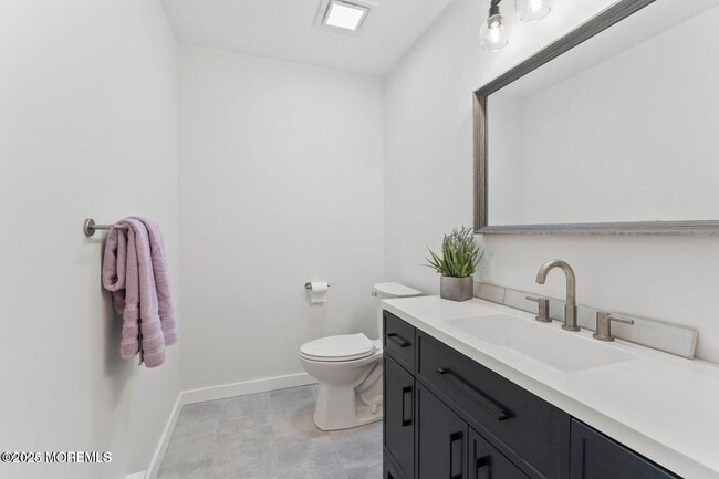 Building Photo - 6B Bayberry Ln