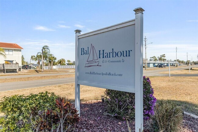 Building Photo - 1008 Apollo Beach Blvd