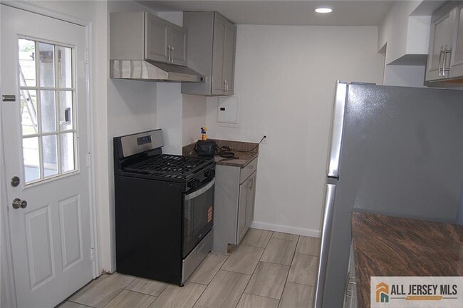 Building Photo - 57 Avenel St