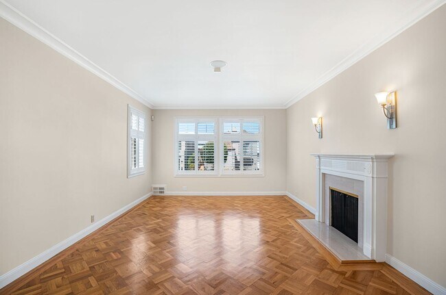 Building Photo - LAKESIDE HOUSE FOR RENT - $5,400