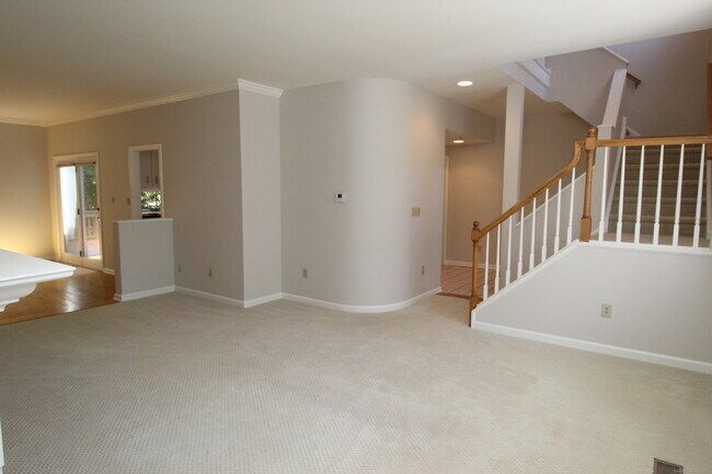 Building Photo - 42 Greystone