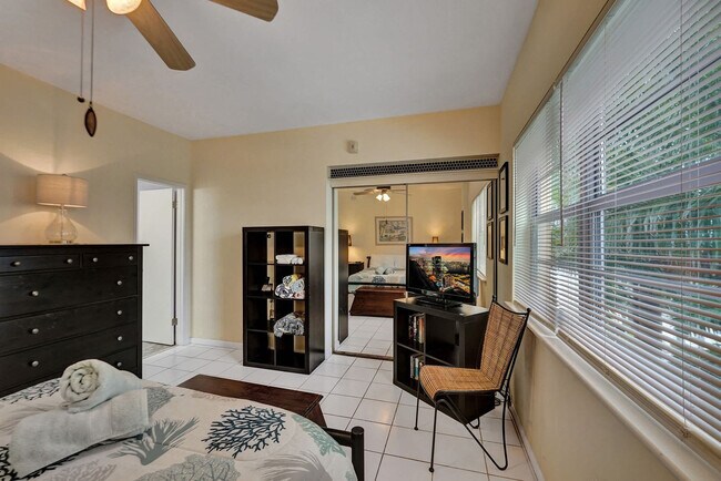 Building Photo - 2908 Bayshore Dr
