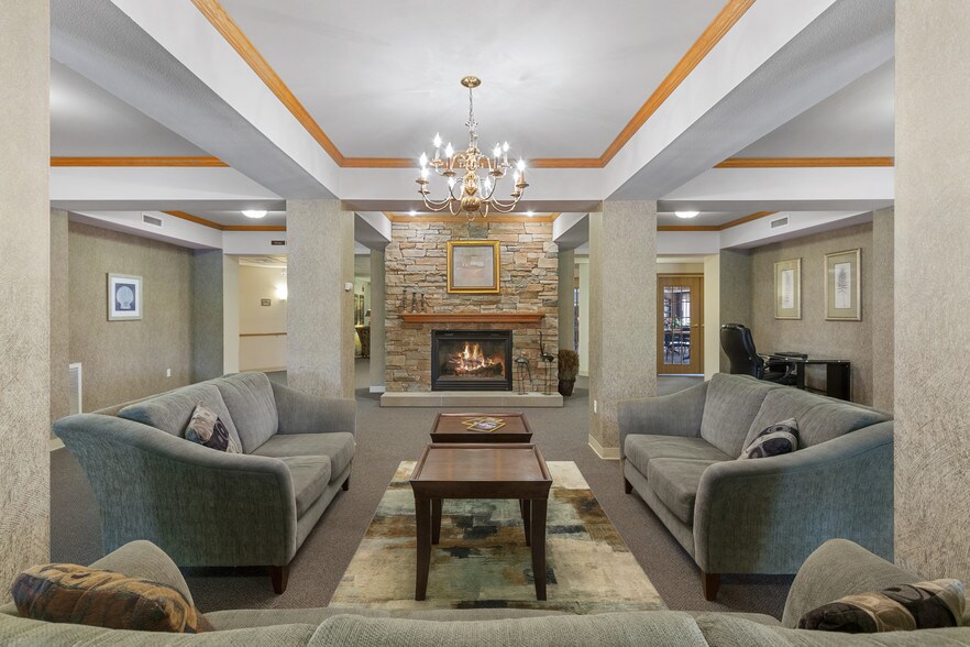 Lakefront Manor Apartments and Villas 680 Oak St Oshkosh WI 54901