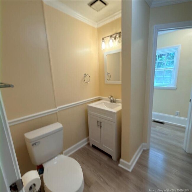 Building Photo - 228 Eastwood Ave