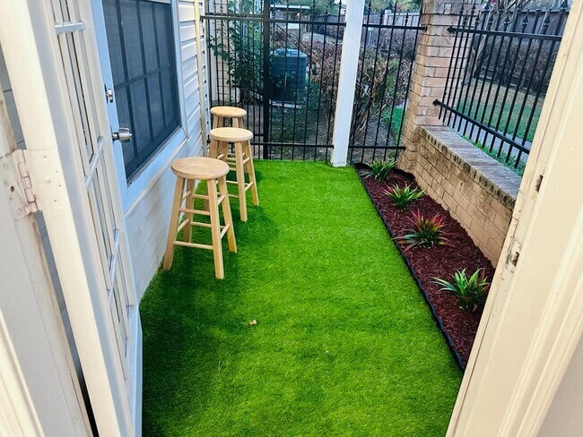 Building Photo - 2750 Holly Hall St